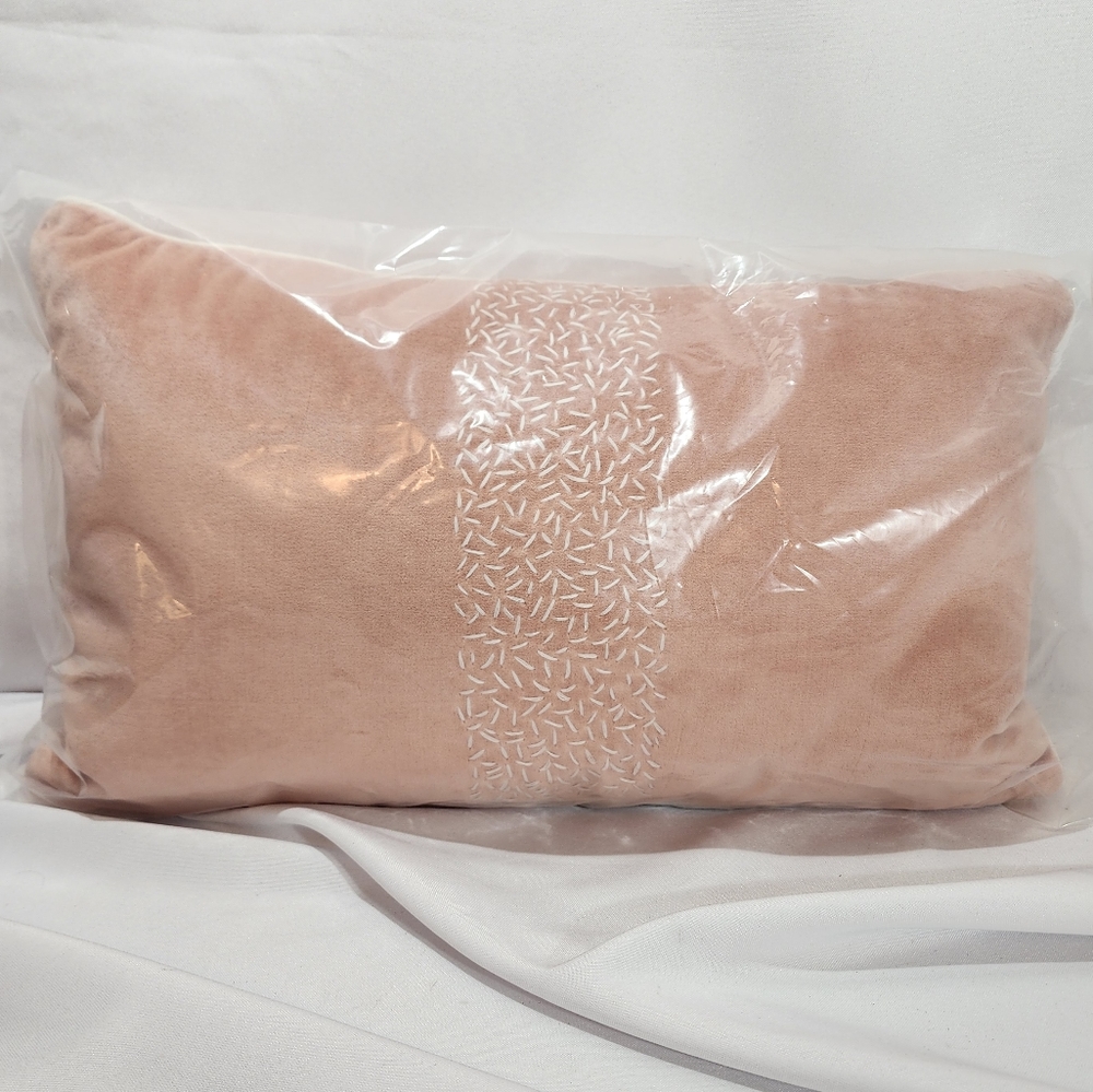 Mina Victory Decorative & Durable lumbar Pillow with Center Pattern new